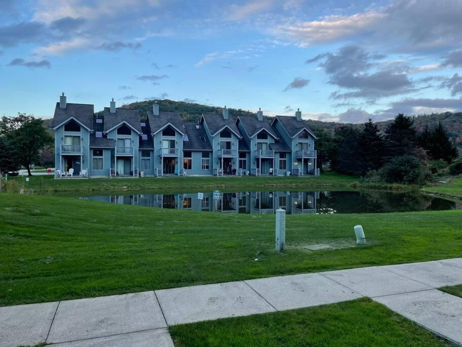 Skiing, Hiking, Village Of Eville Mtn Escape Ellicottville Exterior photo